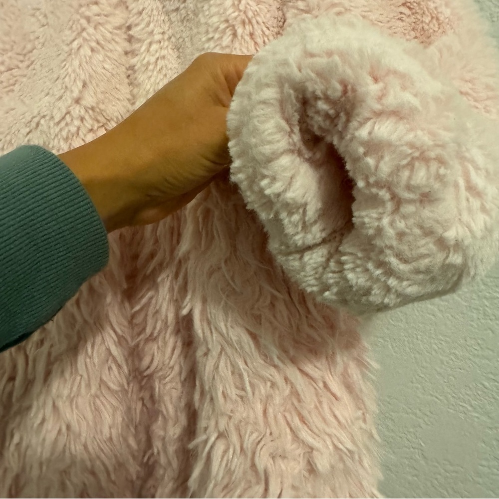 American Widgeon Faux Fur Hooded Swing Coat. Size Toddler 5. - Picture 4 of 13